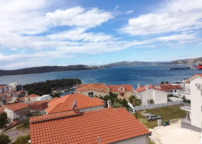 Mia - Spacious On 85 M2 With Beautiful Sea View * Trogir