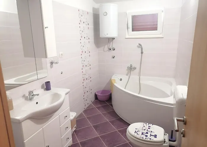 Mia - Spacious On 85 M2 With Beautiful Sea View Trogir