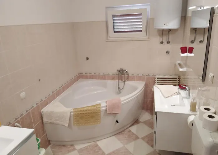 Mia - Spacious On 85 M2 With Beautiful Sea View Trogir