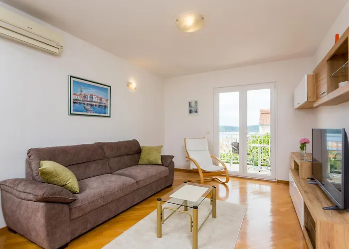 Mia - Spacious On 85 M2 With Beautiful Sea View * Trogir