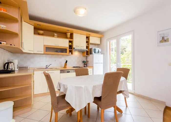 Mia - Spacious On 85 M2 With Beautiful Sea View Trogir