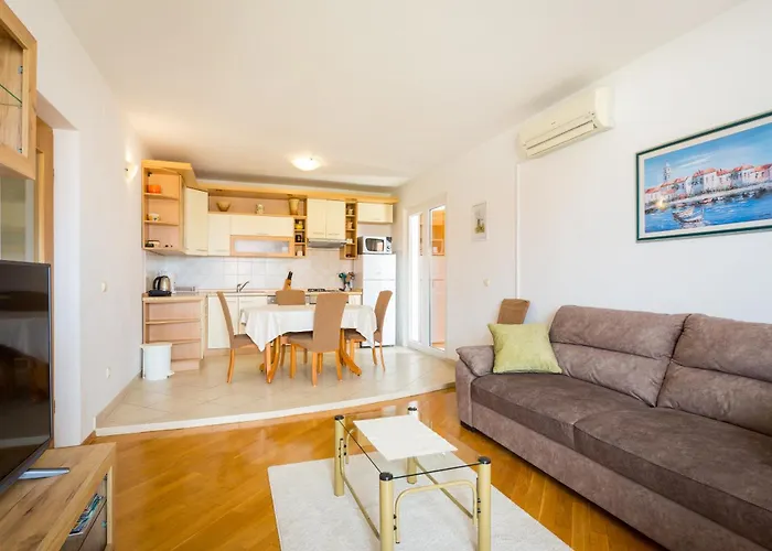 Mia - Spacious On 85 M2 With Beautiful Sea View Apartman Trogir
