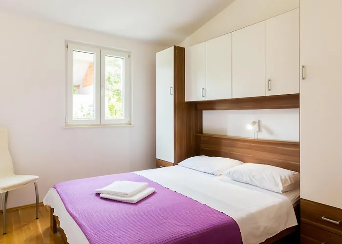 Mia - Spacious On 85 M2 With Beautiful Sea View Trogir