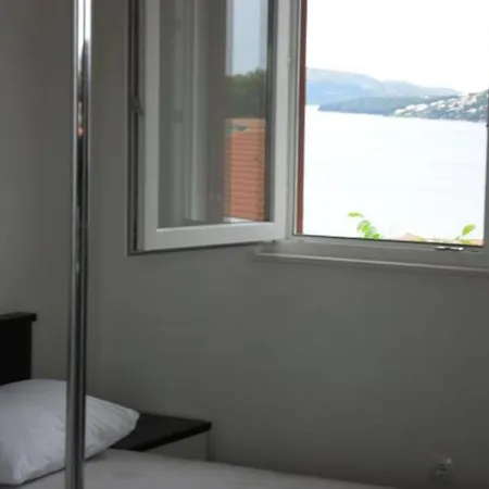 Mia - Spacious On 85 M2 With Beautiful Sea View Apartment Trogir