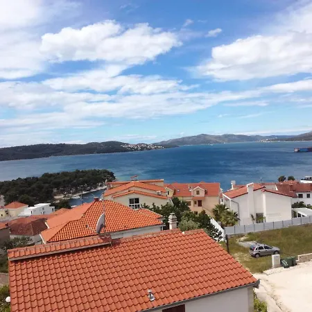 Mia - Spacious On 85 M2 With Beautiful Sea View * Trogir