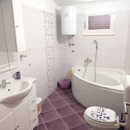 Mia - Spacious On 85 M2 With Beautiful Sea View Trogir