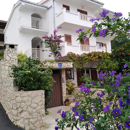 Mia - Spacious On 85 M2 With Beautiful Sea View Trogir