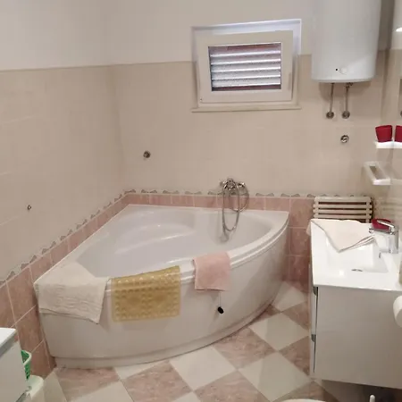 Mia - Spacious On 85 M2 With Beautiful Sea View Trogir