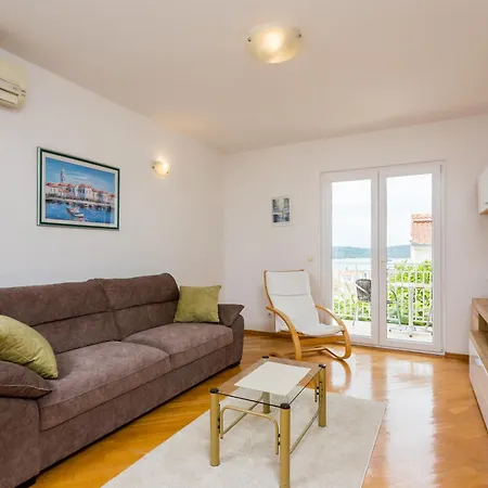 Mia - Spacious On 85 M2 With Beautiful Sea View * Trogir