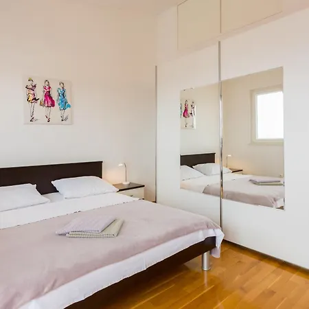 Appartement Mia - Spacious On 85 M2 With Beautiful Sea View Trogir