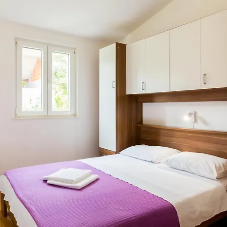 Mia - Spacious On 85 M2 With Beautiful Sea View Trogir
