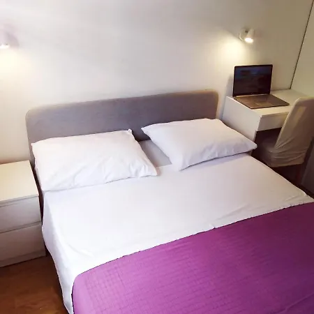 Mia - Spacious On 85 M2 With Beautiful Sea View Trogir