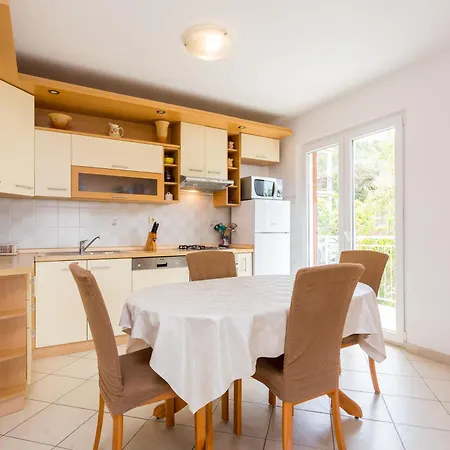 Mia - Spacious On 85 M2 With Beautiful Sea View Trogir